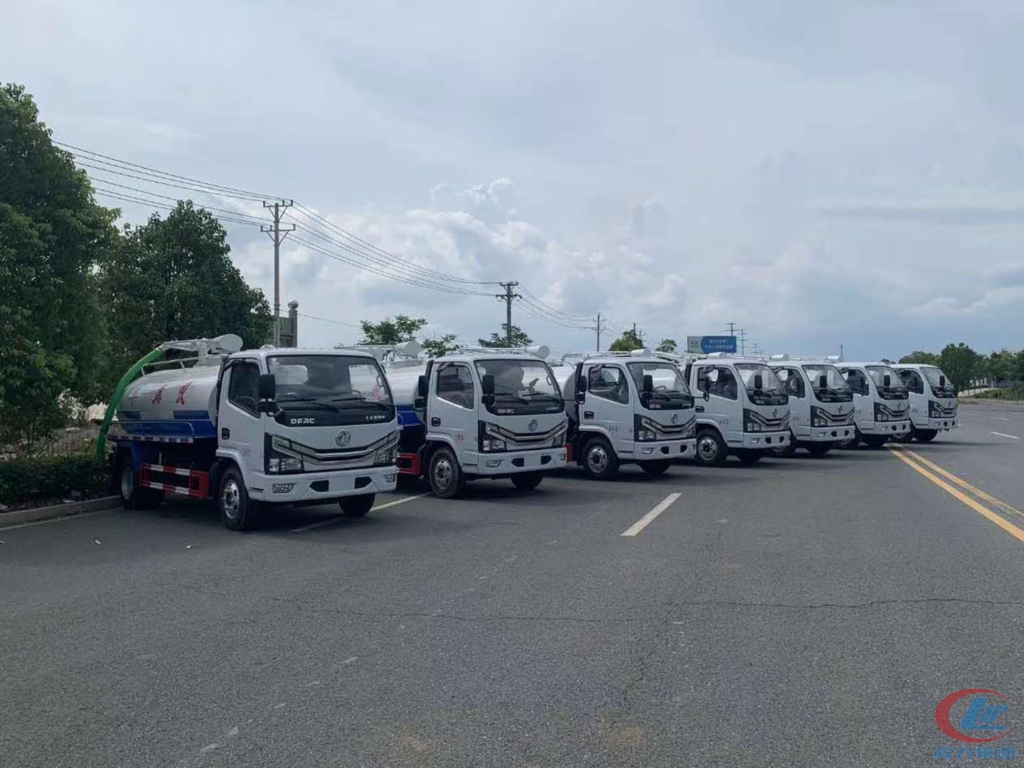 程力集團國六東風多利卡吸糞車批量發往內蒙古