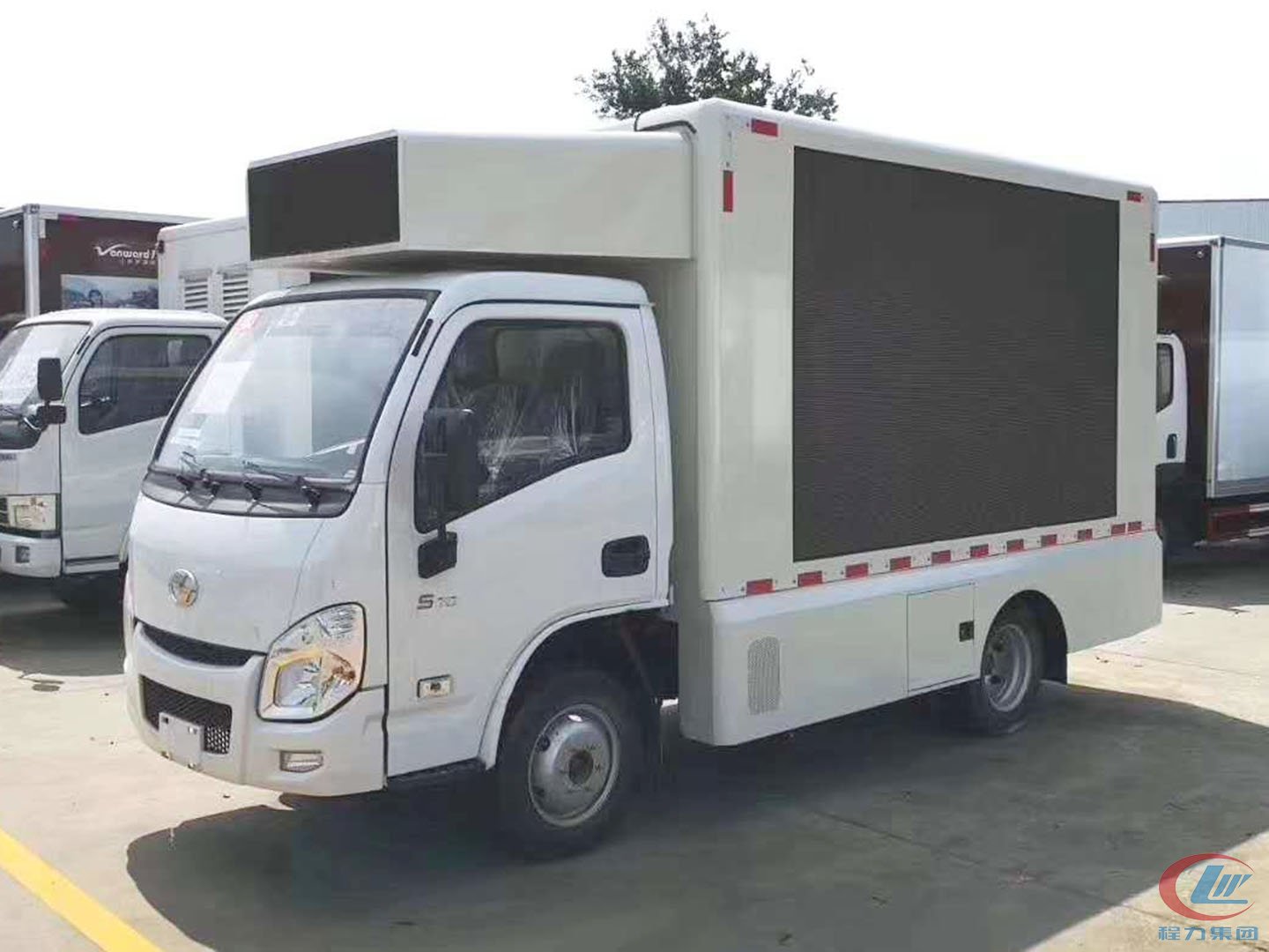 躍進(jìn)小福星S70廣告宣傳車