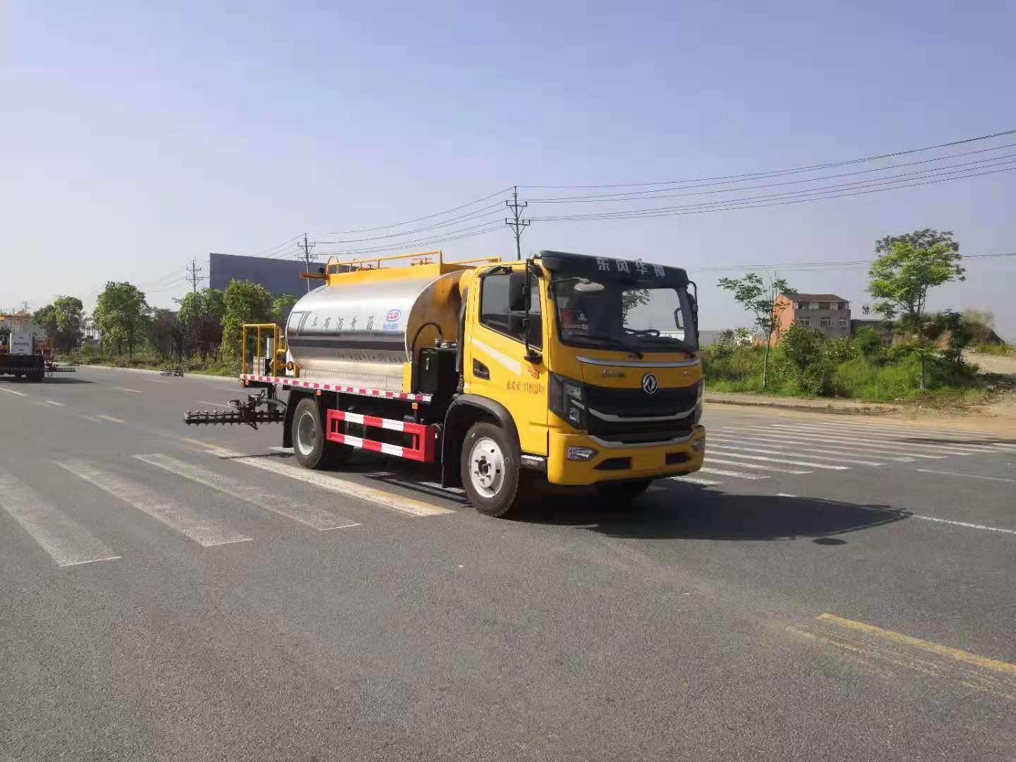 國六東風華神6.3立方智能型瀝青灑布車