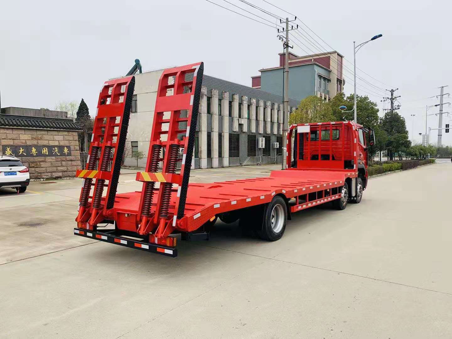 國六重汽豪沃小三軸平板運輸車