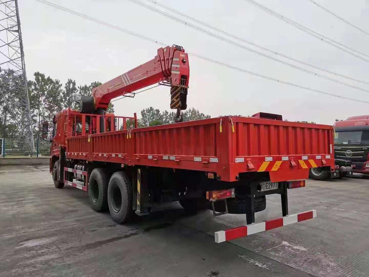 國六三環(huán)昊龍后八輪隨車吊圖片