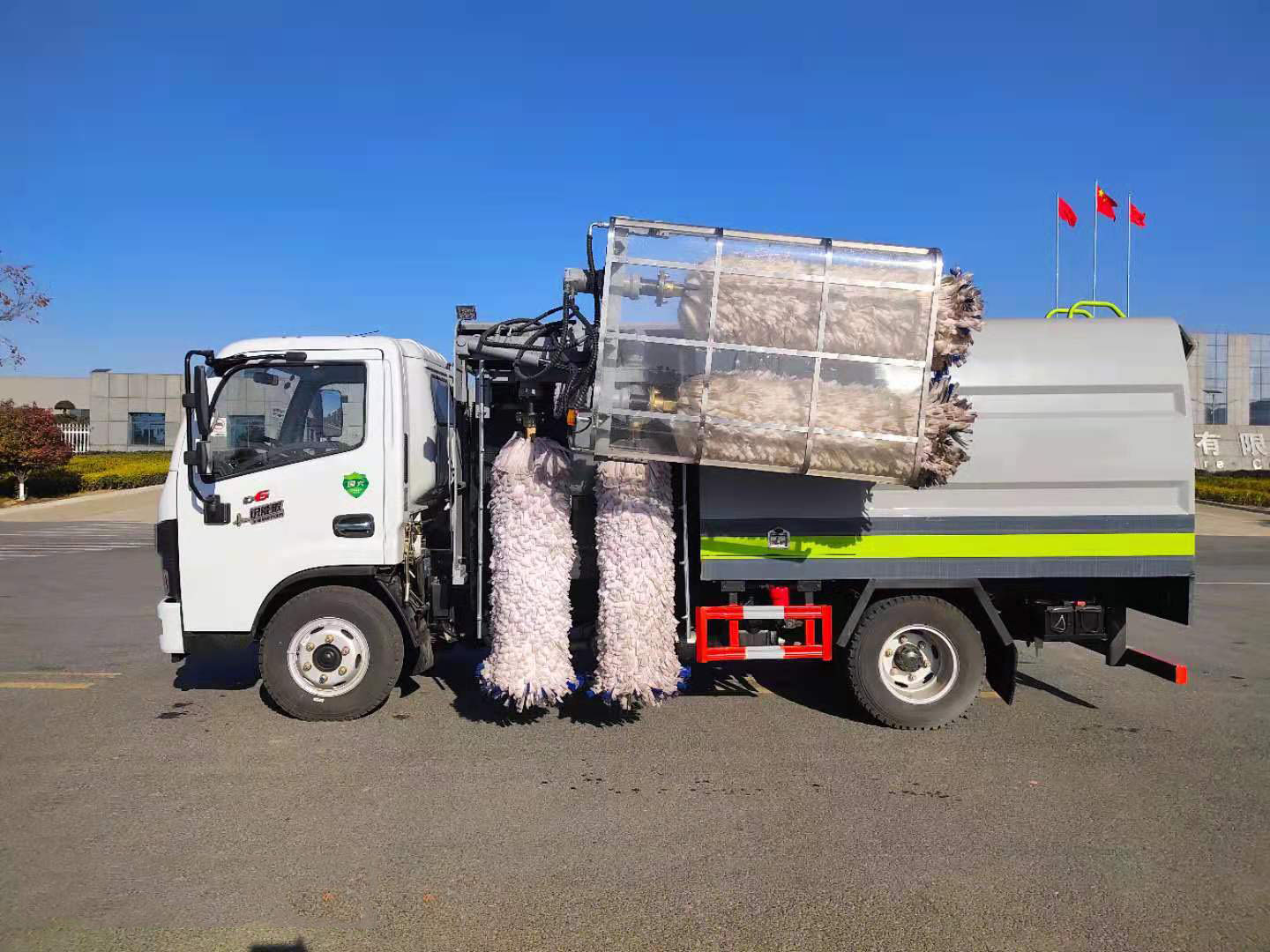 國六東風小多利卡中置護欄清洗車