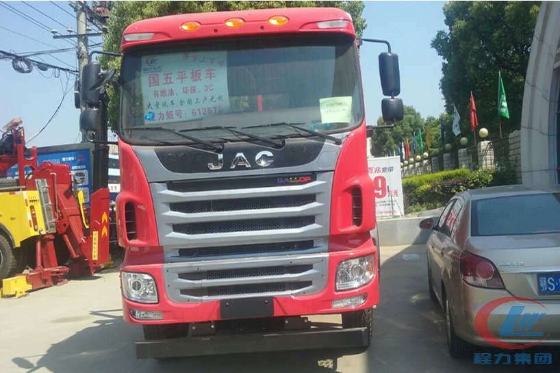 江淮前四后八（8x4）系列平板運(yùn)輸車(chē)正面圖