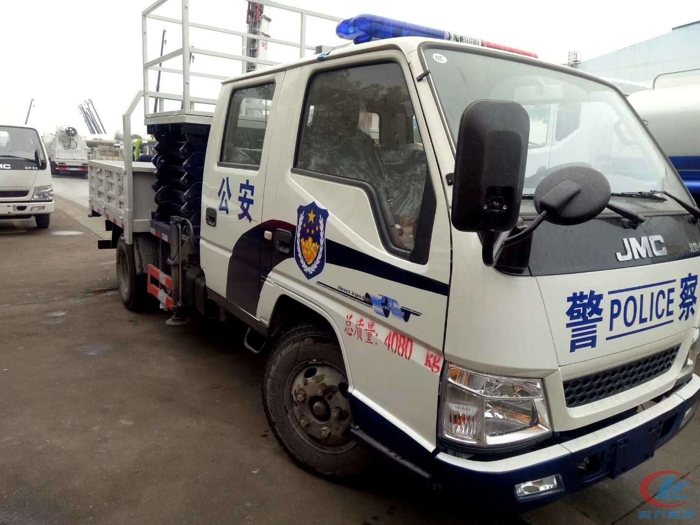 江鈴雙排警用剪叉式升降平臺(tái)高空作業(yè)車