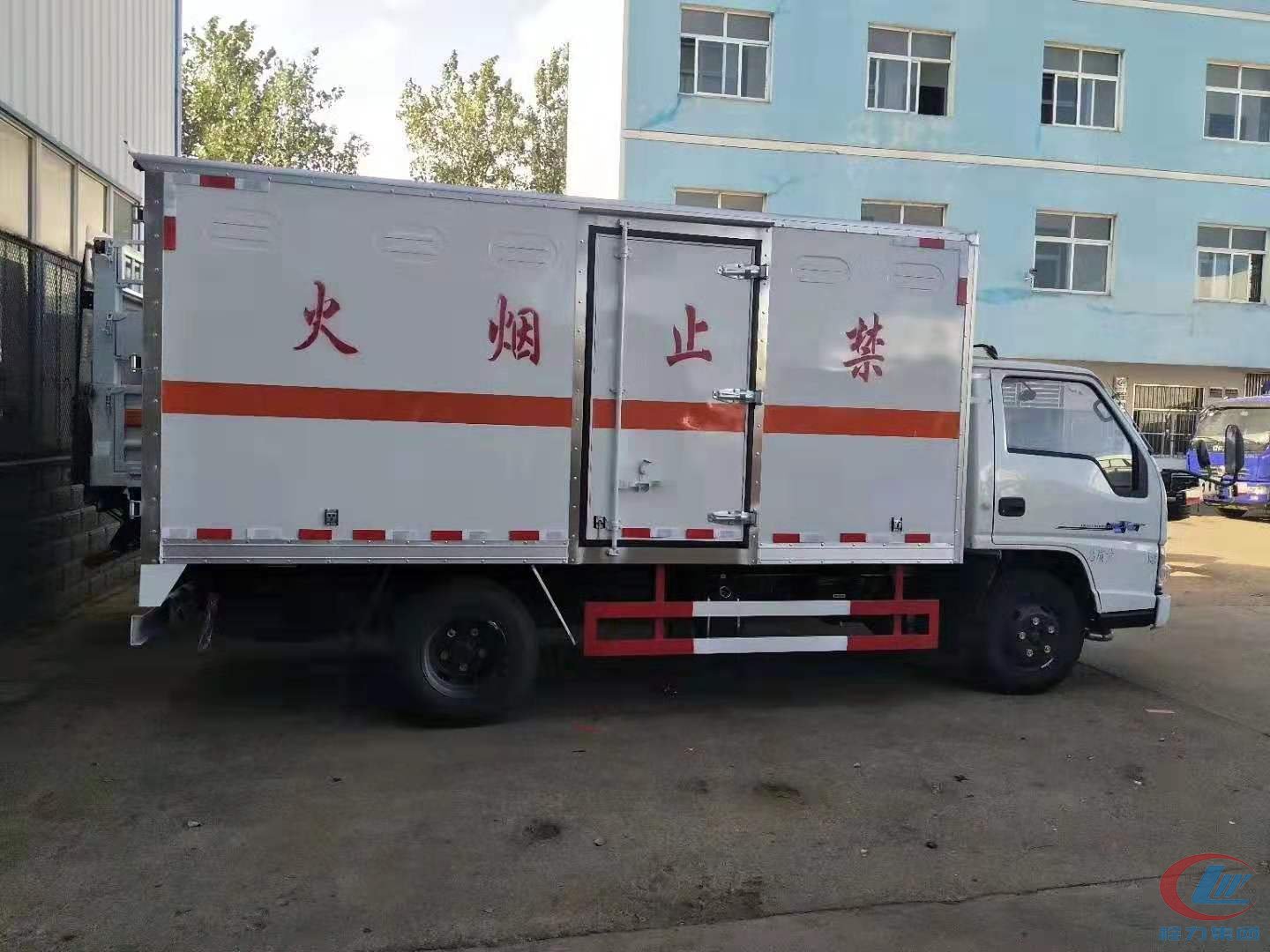 江鈴危險(xiǎn)品廂式運(yùn)輸車