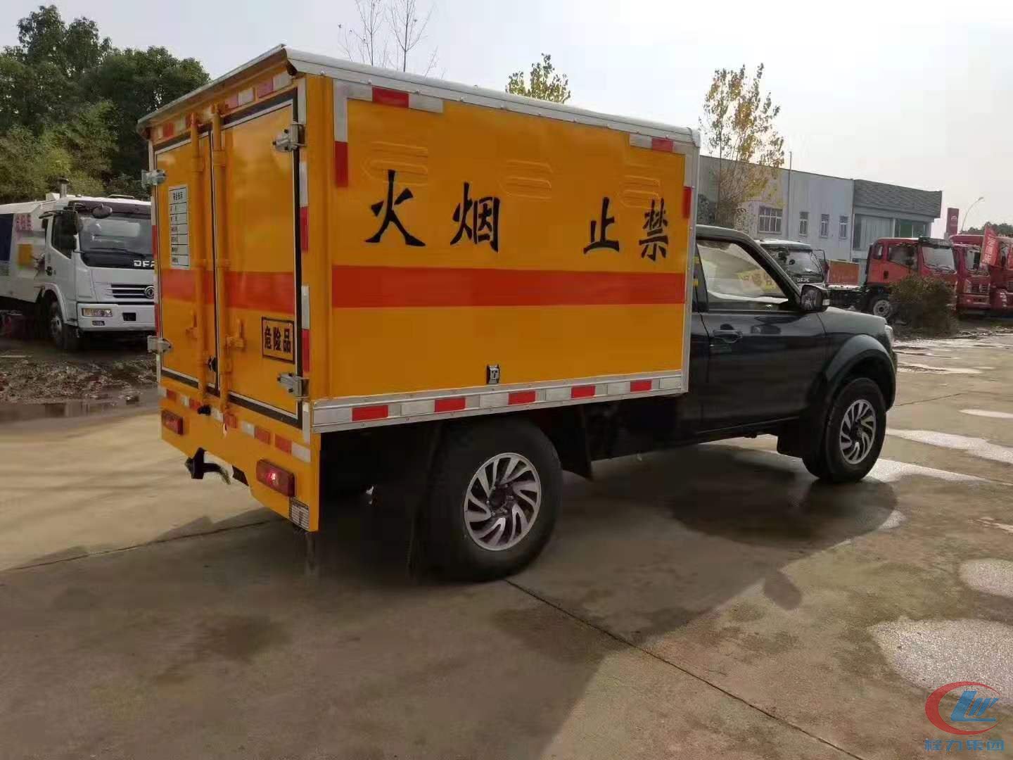 東風皮卡危險品運輸車