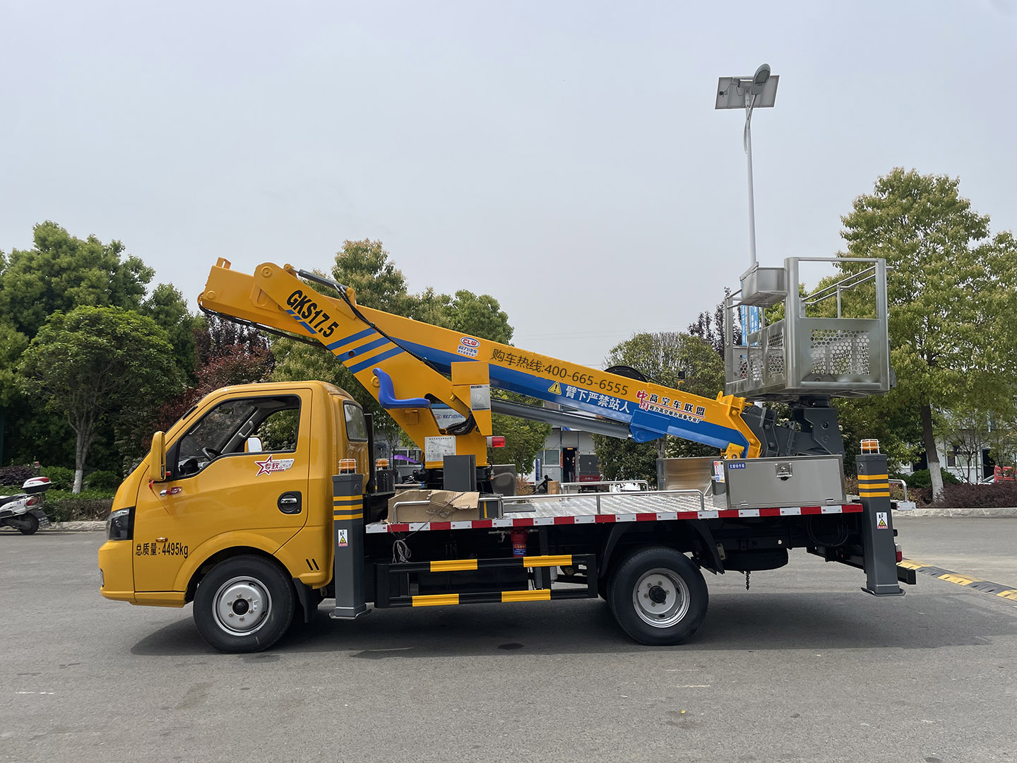 東風途逸藍牌伸縮臂登高車